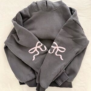Edikted Gray Sweatshirt with Pink Bows